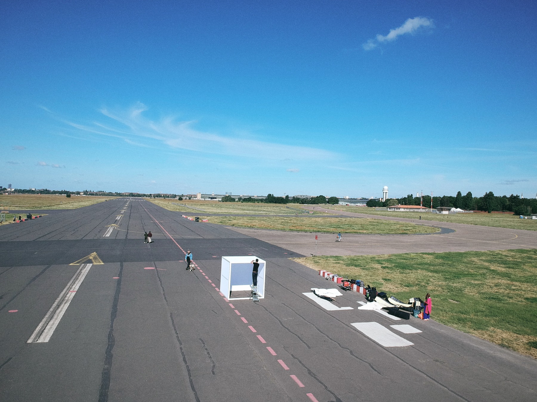 #thewhitecubeartproject in Berlin Tempelhof #cometogethernowproject by Mike Meyer Photography